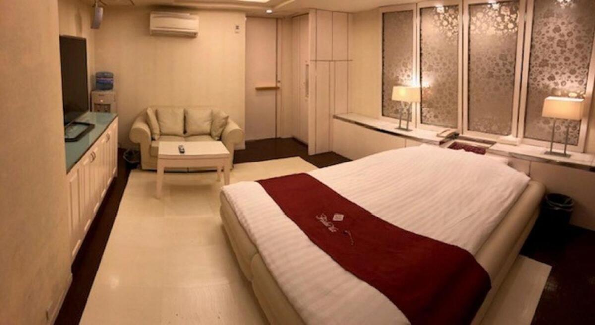 אוסקה Prime Hotel Fulula プライムホテル フルーラ (Adults Only) מראה חיצוני תמונה